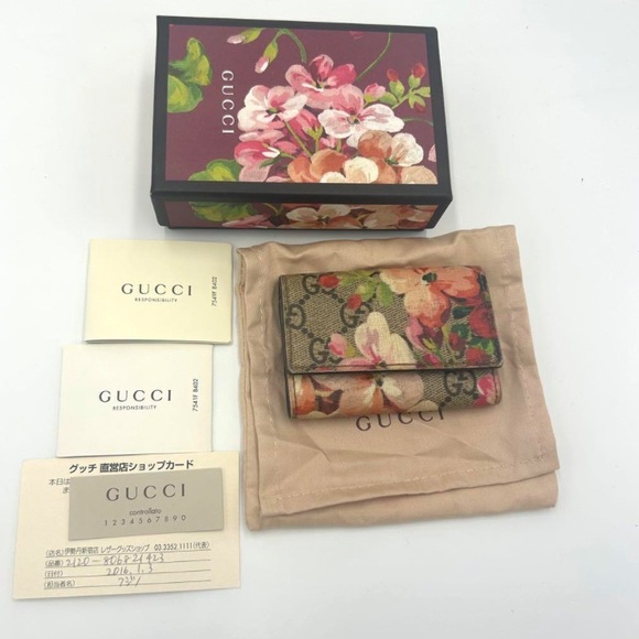 Gucci Floral KeyCase - Picture 1 of 14
